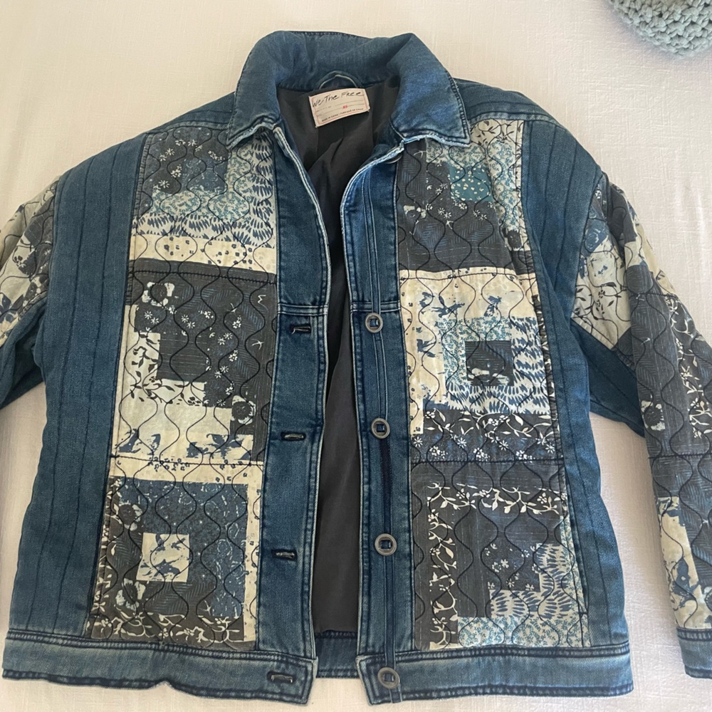 Size XS FREE PEOPLE jean quilt print jacket.